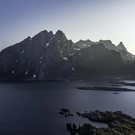 Holiday home Sundet Lofoten - Fjell- Og Havutsikt