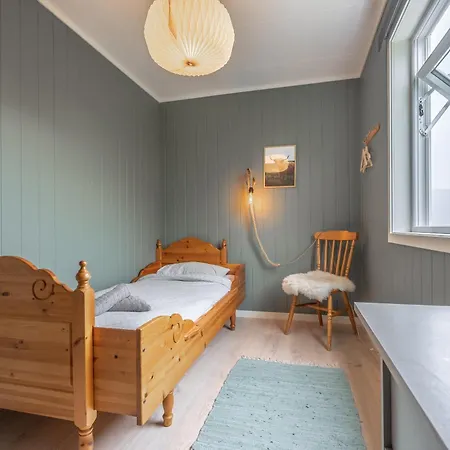 Holiday home Sundet Lofoten - Fjell- Og Havutsikt *
