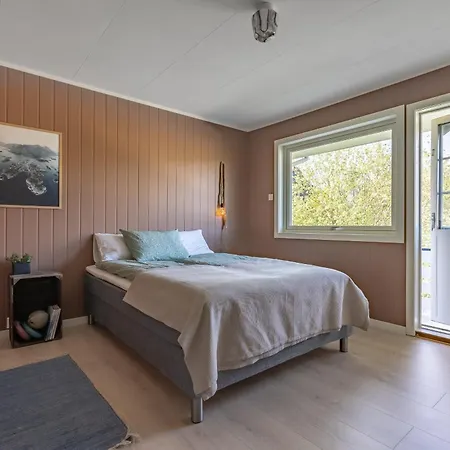 Sundet Lofoten - Fjell- Og Havutsikt Semesterbostad *