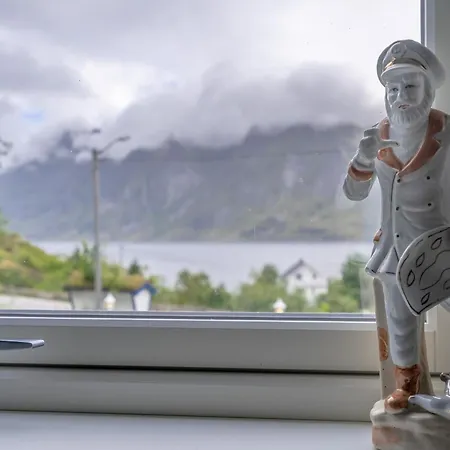 Semesterbostad Sundet Lofoten - Fjell- Og Havutsikt *