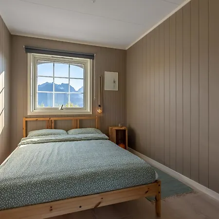 Semesterbostad Sundet Lofoten - Fjell- Og Havutsikt *