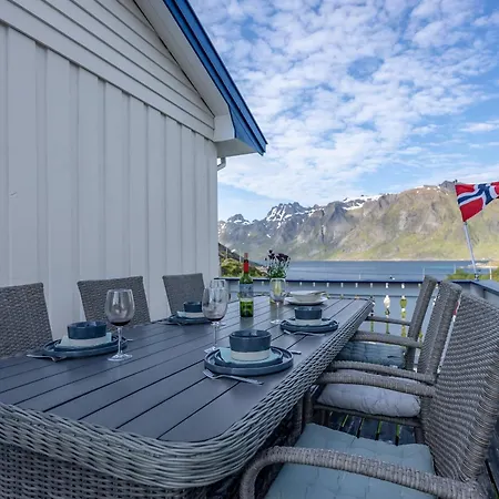 Semesterbostad Sundet Lofoten - Fjell- Og Havutsikt