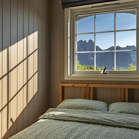Sundet Lofoten - Fjell- Og Havutsikt Semesterbostad *